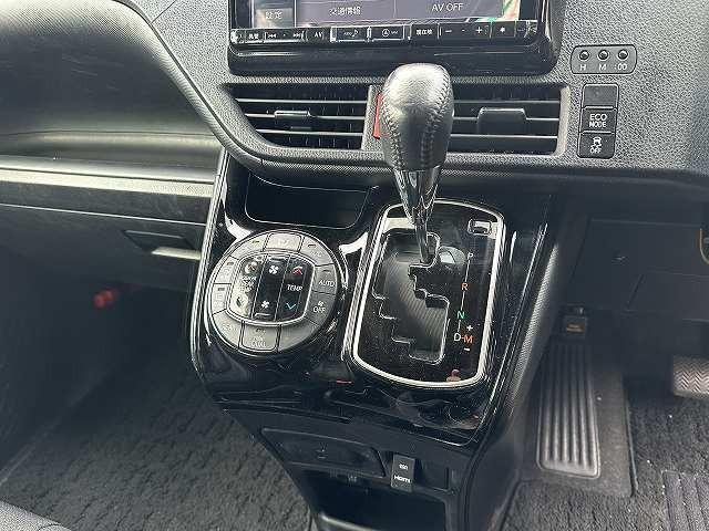 Toyota NOAH 2017-10 7815648-6