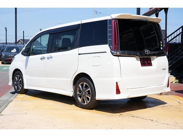 Toyota NOAH 2018-03 7815682-1