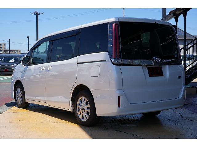 Toyota NOAH 2018-09 7815683-1