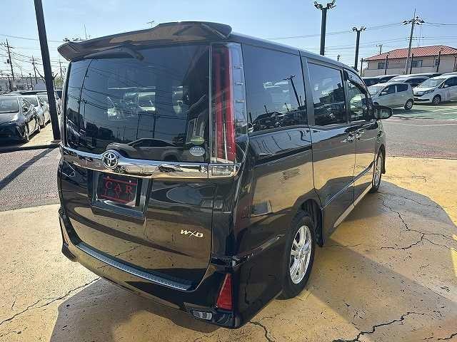 Toyota NOAH 2018-05 7815692-1