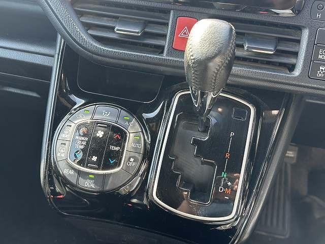 Toyota NOAH 2018-05 7815692-6