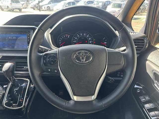 Toyota NOAH 2018-05 7815692-8