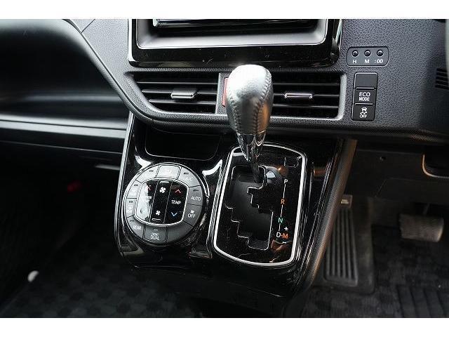 Toyota NOAH 2017-07 7815737-10