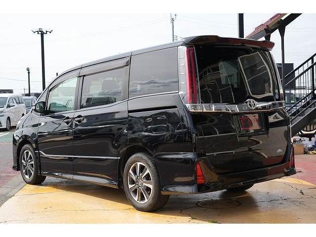 Toyota NOAH 2017-07 7815737-2