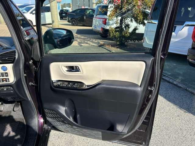 Toyota NOAH 2018-12 7815910-11