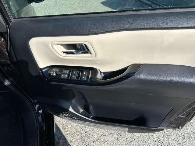 Toyota NOAH 2018-12 7815910-12