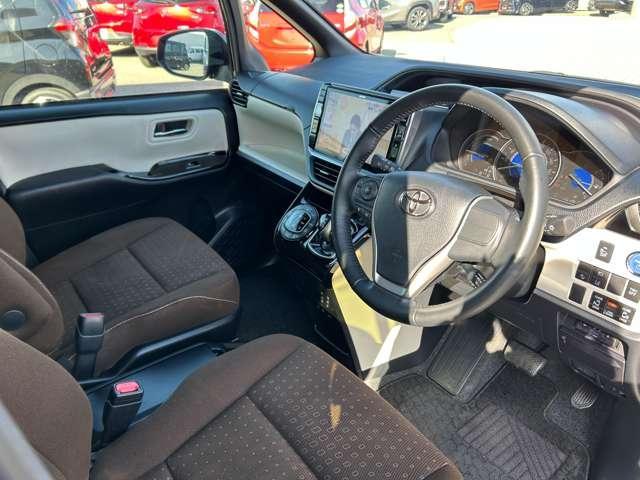 Toyota NOAH 2018-12 7815910-3
