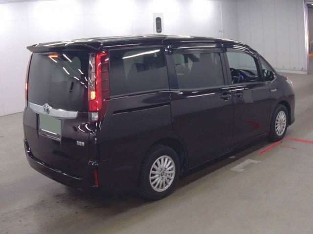 Toyota NOAH 2016-08 7816129-4