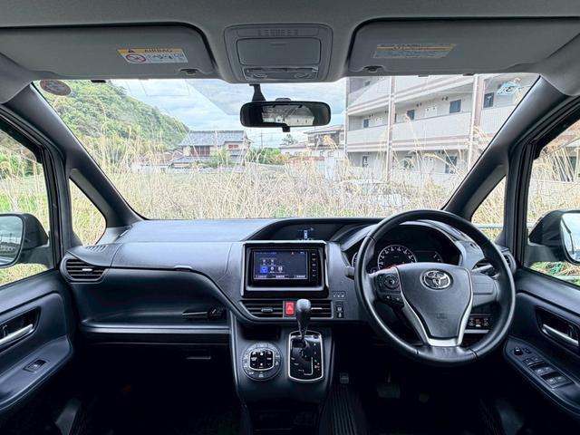Toyota NOAH 2015-12 7816207-1