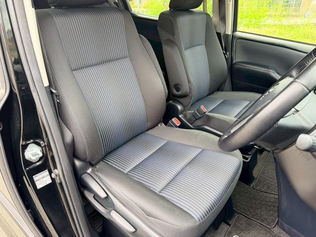 Toyota NOAH 2015-12 7816207-5