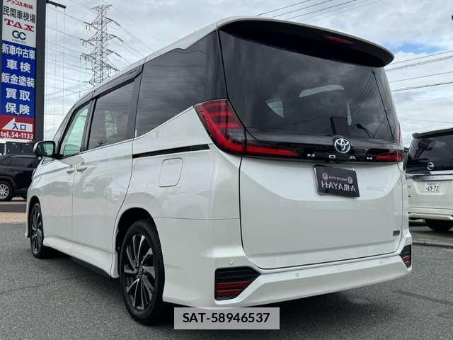 Toyota NOAH 2025-03 7816301-10