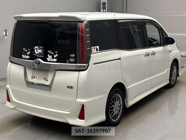 Toyota NOAH 2017-11 7816641-1
