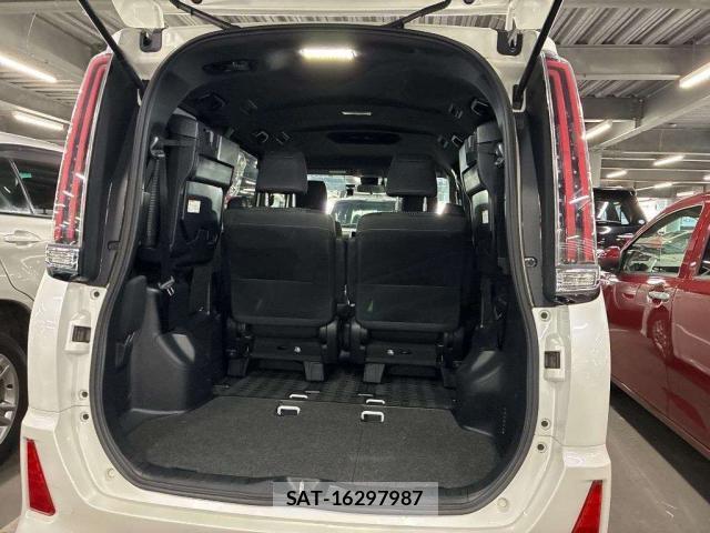 Toyota NOAH 2017-11 7816641-10