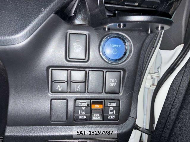 Toyota NOAH 2017-11 7816641-13