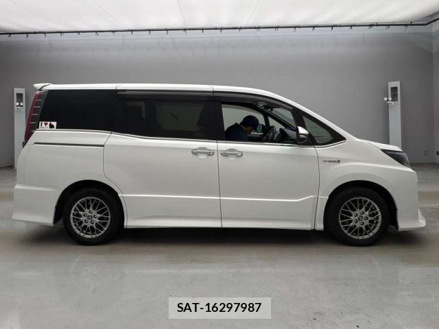 Toyota NOAH 2017-11 7816641-5