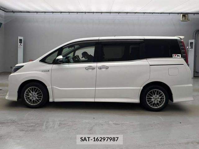Toyota NOAH 2017-11 7816641-6