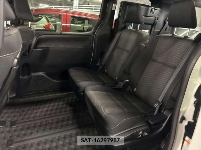 Toyota NOAH 2017-11 7816641-8