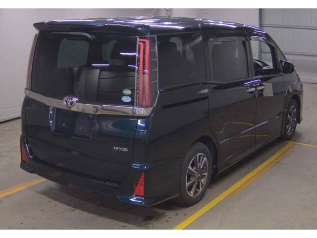 Toyota NOAH 2019-06 7816657-1