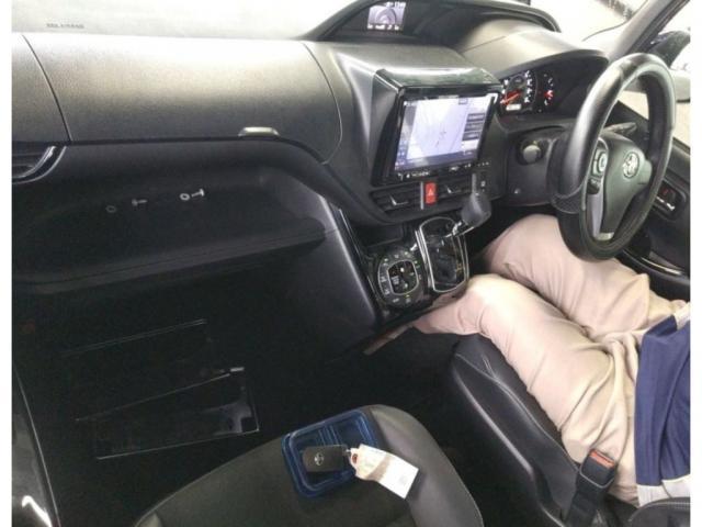 Toyota NOAH 2019-06 7816657-2