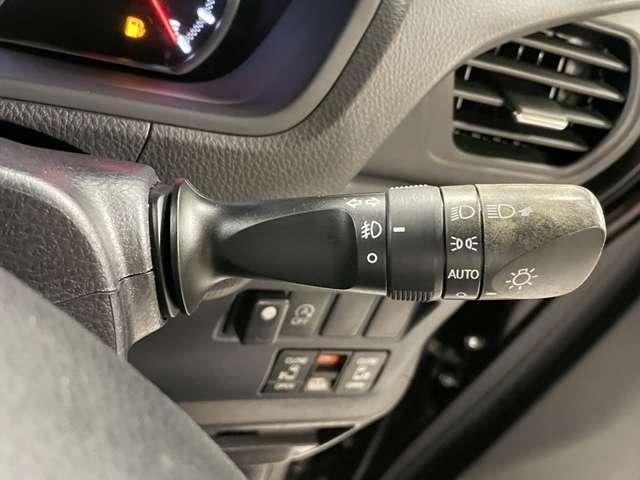 Toyota NOAH 2015-09 7818428-9