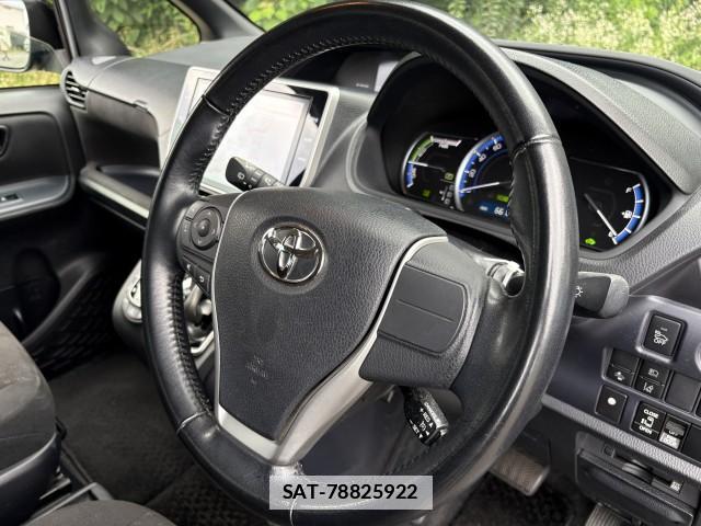Toyota NOAH 2017-06 7818810-2