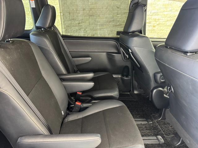 Toyota NOAH 2021-11 7818929-9