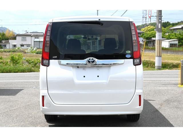Toyota NOAH 2015-09 7819101-4