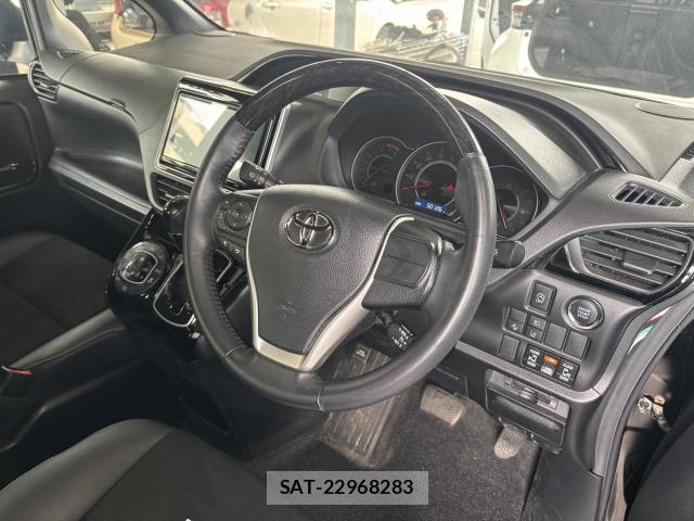 Toyota NOAH 2021-04 7819393-2