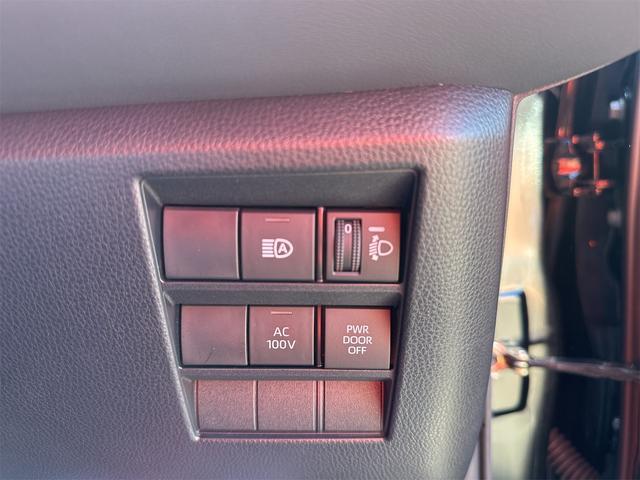Toyota NOAH 2022-10 7819495-11