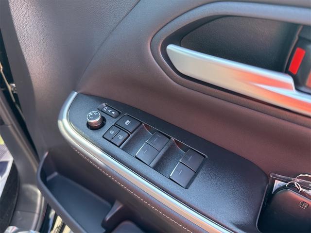 Toyota NOAH 2022-10 7819495-13