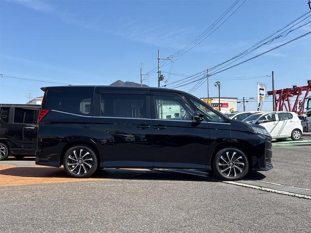 Toyota NOAH 2022-10 7819495-17