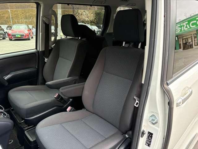 Toyota NOAH 2014-06 7819611-13