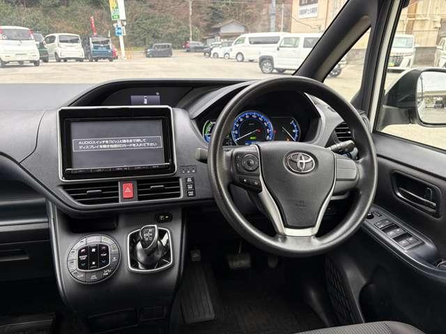 Toyota NOAH 2014-06 7819611-17