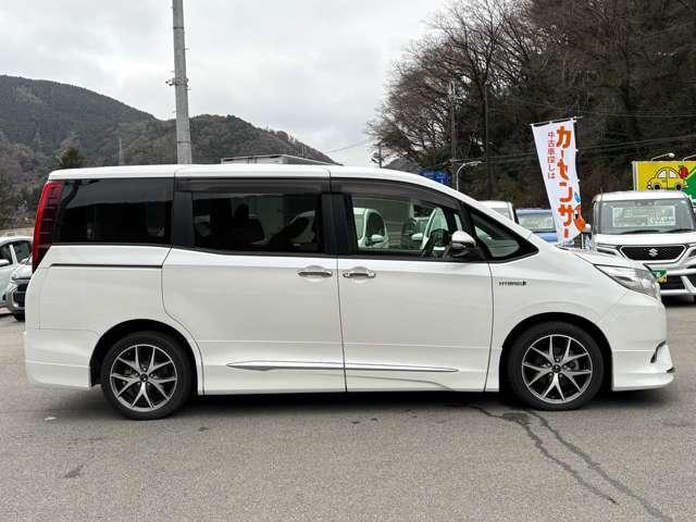 Toyota NOAH 2014-06 7819611-4