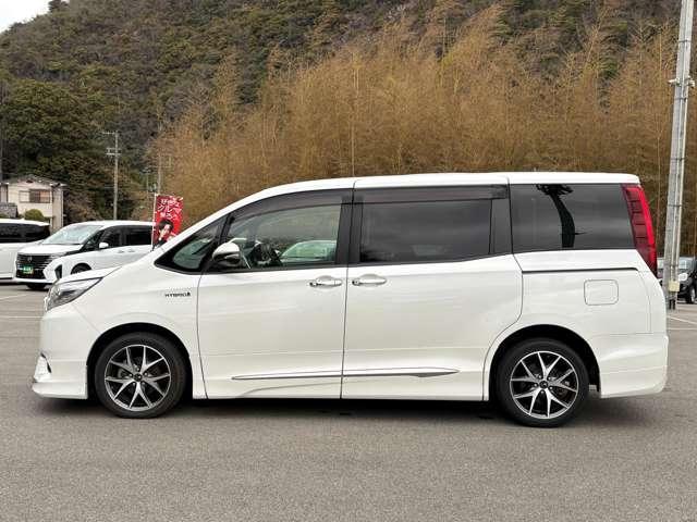 Toyota NOAH 2014-06 7819611-5