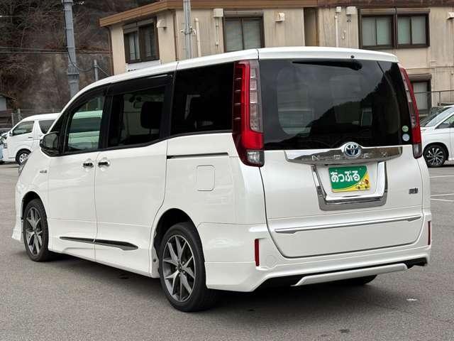 Toyota NOAH 2014-06 7819611-9