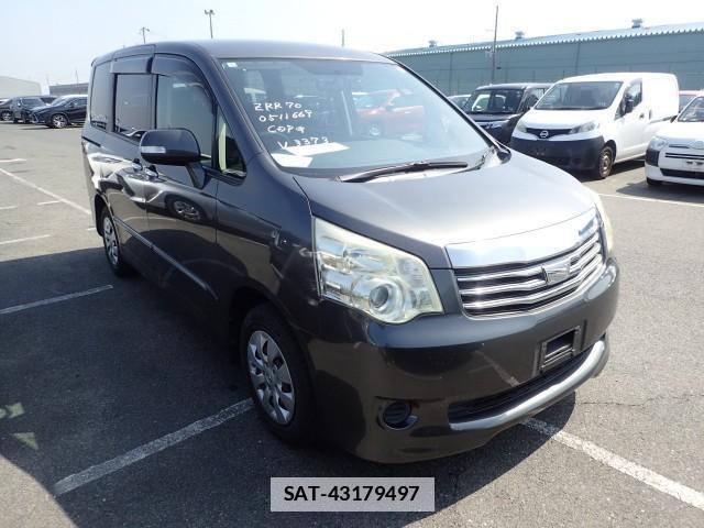 Toyota NOAH 2012-06 7820216-0