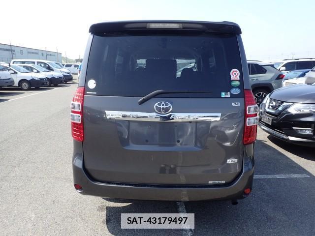 Toyota NOAH 2012-06 7820216-1