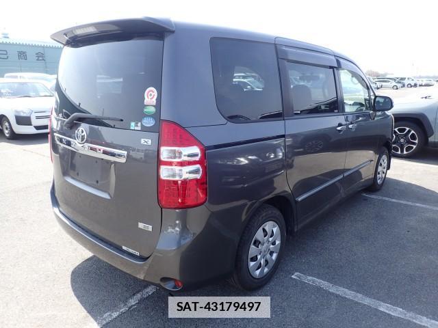 Toyota NOAH 2012-06 7820216-11