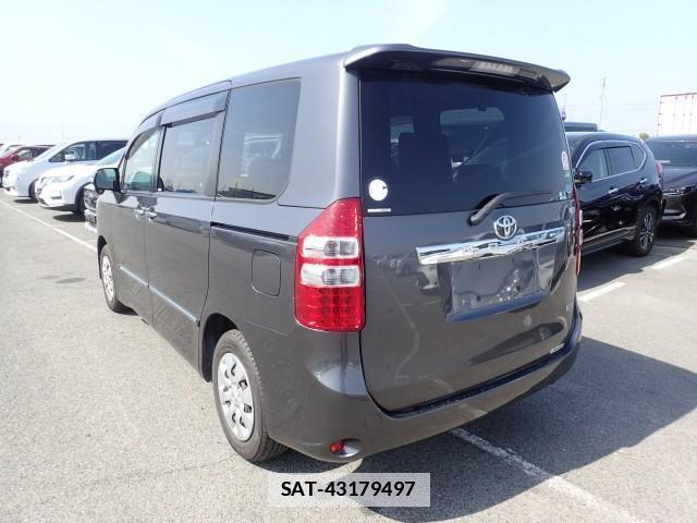 Toyota NOAH 2012-06 7820216-12