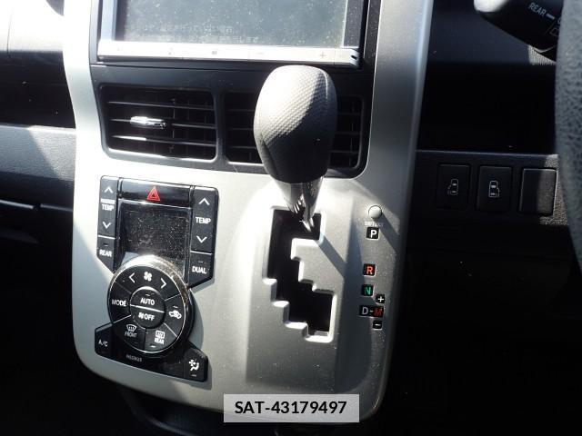 Toyota NOAH 2012-06 7820216-13