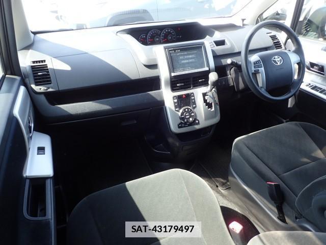 Toyota NOAH 2012-06 7820216-2