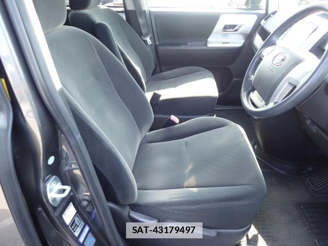 Toyota NOAH 2012-06 7820216-5