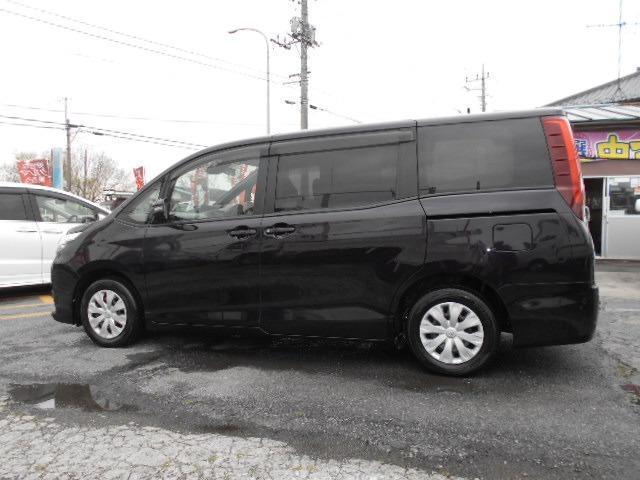 Toyota NOAH 2017-06 7820395-14