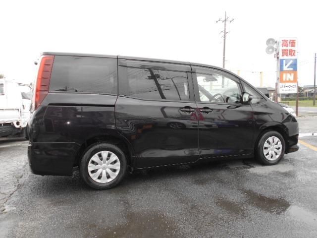 Toyota NOAH 2017-06 7820395-2