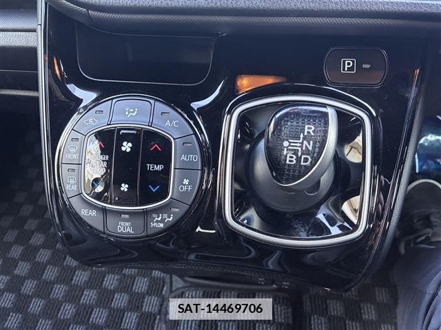 Toyota NOAH 2017-09 7820566-18