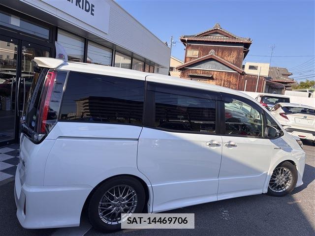 Toyota NOAH 2017-09 7820566-2