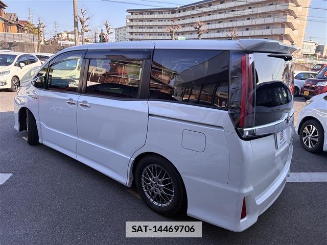 Toyota NOAH 2017-09 7820566-3