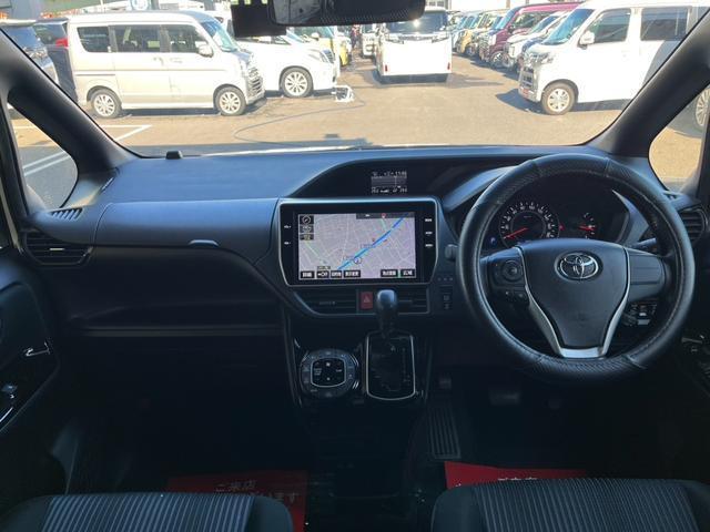Toyota NOAH 2017-07 7820609-1