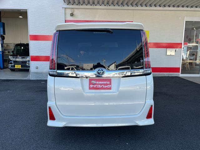 Toyota NOAH 2017-07 7820609-6